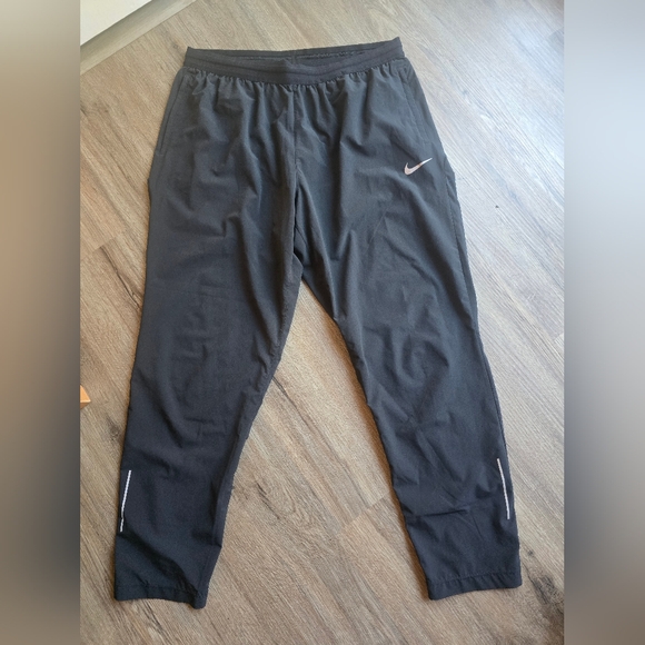 Nike Pants - Nike Black Jogger Lightweight Sweatpants with Elastic Cuffs Large